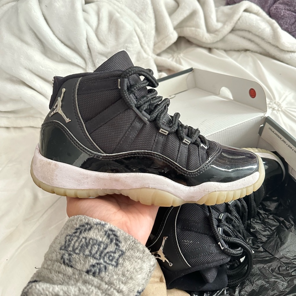 JUBILEE 11s 4Y grade school. no creases just yellowing.